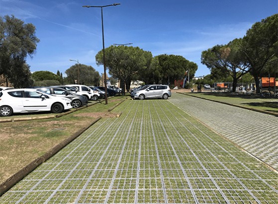 Exemple de revêtement alvéolaire utilisé sur un parking (source: adaptaville)
